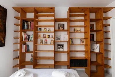 Biblioteca en el apartamento
