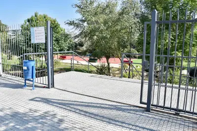 Plano de Amplio con Parking, Club y Piscina junto a Sevilla