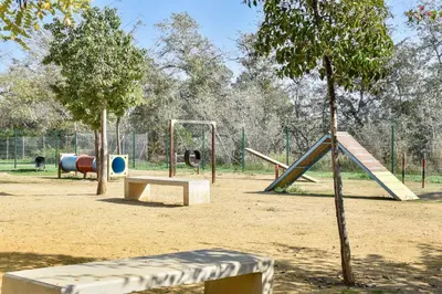 Zona de juegos infantil en Amplio con Parking, Club y Piscina junto a Sevilla