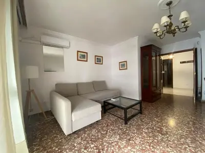 Zona de estar de funcional piso 4 dormitorios frente a santa justa