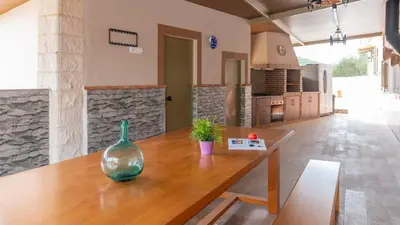 Una cocina o zona de cocina en Cortijo Rural Los Pinos Villanueva de Algaidas by Ruralidays