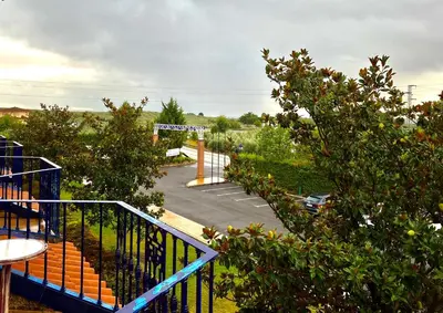Un balcón o terraza de Hotel Fuente Las Piedras