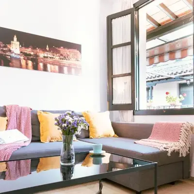 Apartamento con encanto en patio sevillano (203)