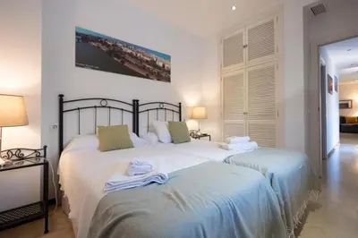 Cama o camas de una habitación en Apartamento con encanto en patio sevillano (204)