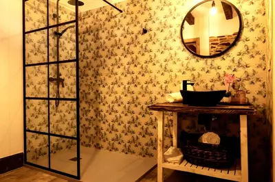 Un baño de Charming villa in Santa Elena with private poolEL