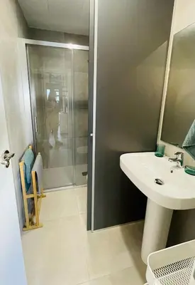 Un baño de Precioso Apartamento céntrico con piscina