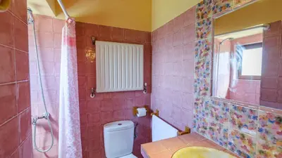 Un baño de Cortijo El Encinar de Cobo Martos by Ruralidays