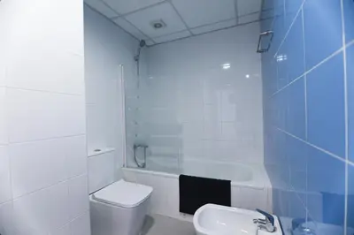 Un baño de RentalSevilla Clemente Hidalgo