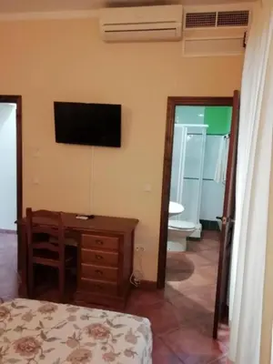 Una televisión o centro de entretenimiento en Hotel Plateros