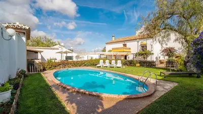 Piscina en o cerca de Cortijo del Coco 1 Fuente de Piedra by Ruralidays