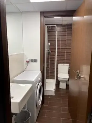 Un baño de TECNOCORDOBA aparcamiento privado gratuito y piscina