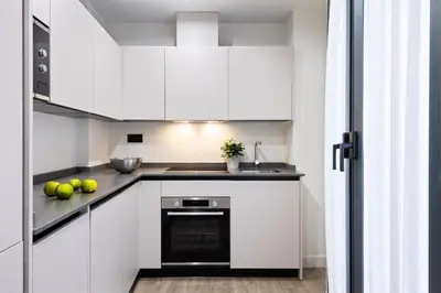 Una cocina o zona de cocina en AvantiStays Azahar, en un barrio con encanto