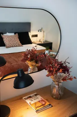 Cama o camas de una habitación en AvantiStays Buganvilla, la Sevilla auténtica