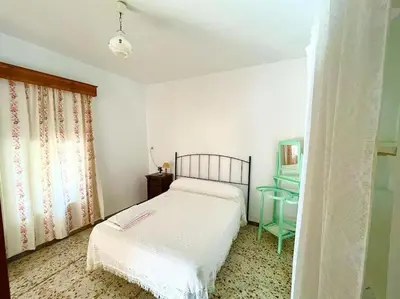 Cama o camas de una habitación en Casa Béjar, Tranquila casa con chimenea, patios, junto a la piscina