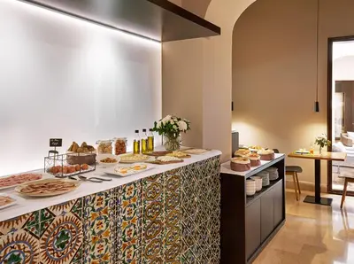 Comida en o cerca de este hotel