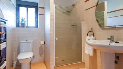 Un baño de Alojamiento Rural la Aragonesa Marmolejo by Ruralidays