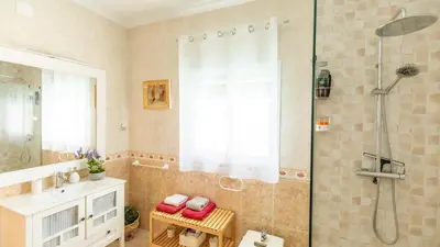 Un baño de Casa Rural Casa Mama Encinarejo by Ruralidays