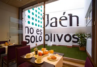 Comida en o cerca de este hotel