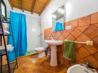 Un baño de Cubo's Finca La Curva