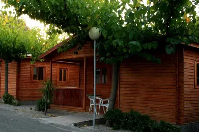 Edificio en el que se encuentra el camping resort