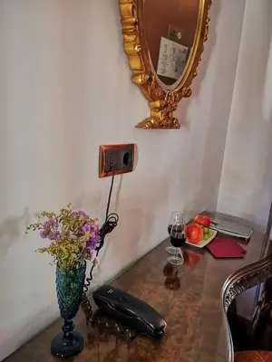 Una televisión o centro de entretenimiento en Hotel Boutique La Llave de la Judería