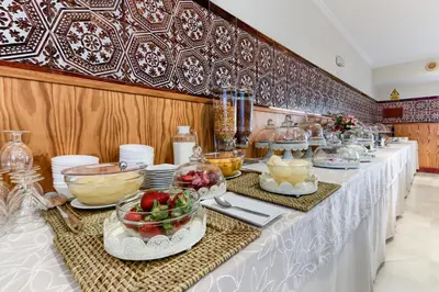 Comida en o cerca de este hotel