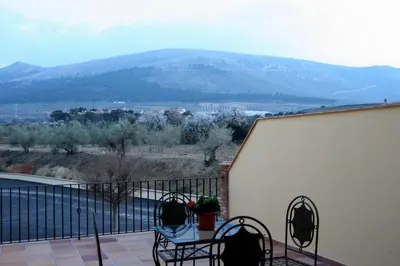 Vista general de una montaña o vista desde the country house