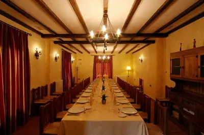 Un restaurante o sitio para comer en Hotel Rural Llano Piña