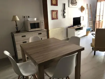 Una televisión o centro de entretenimiento en La casita