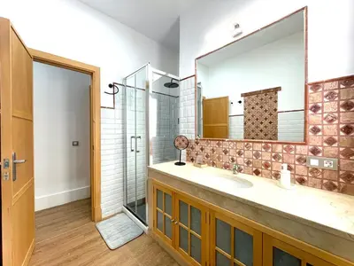 Un baño de Appartement Neuf avec Rooftop 69 M2 - STAYINSEVILLE