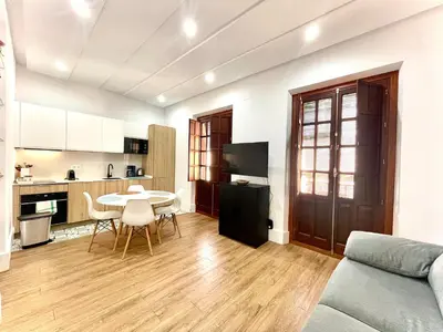 Una cocina o zona de cocina en Appartement Neuf avec Rooftop 69 M2 - STAYINSEVILLE