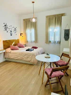 Cama o camas de una habitación en Coqueto apartamento céntrico con piscina