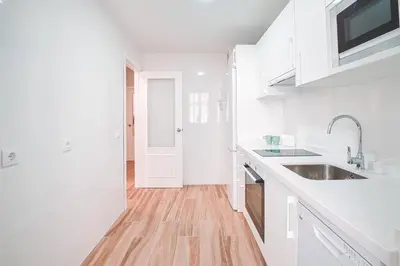 Una cocina o zona de cocina en Apartamento New Folch Sevilla B