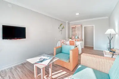 Una televisión o centro de entretenimiento en Apartamento New Folch Sevilla B