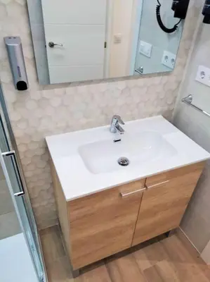 Un baño de Loft La Calahorra del Bere con posibilidad de aparcamiento Pregunta por el PACK MÁS AMOR