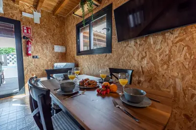 Plano de Encantador alojamiento con jacuzzi opcional, BBQ, íntimo, ideal para parejas