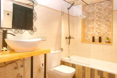 Un baño de Apartamento Ponce de León junto estación