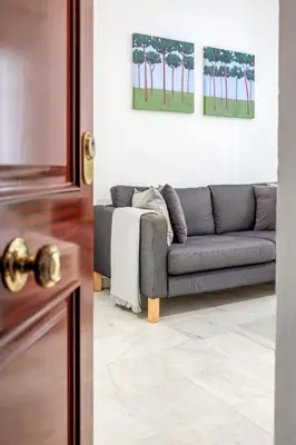 Zona de estar de Ruiz Gijón Elegante y moderno en la Sevilla más autentica
