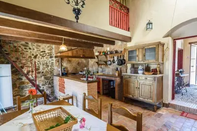 Una cocina o zona de cocina en Casa Cortijo en Dehesa Sierra León
