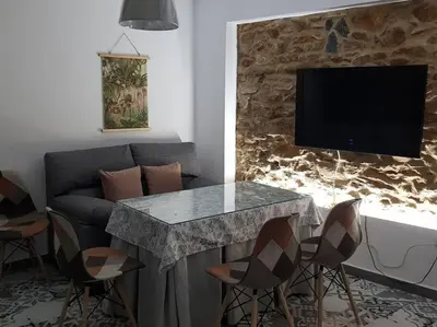 Una televisión o centro de entretenimiento en Casa Rural Los Naranjos