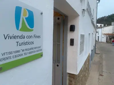 Certificado, premio, señal o documento que está expuesto en Mi pequeño refugio