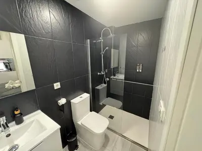 Un baño de Patio de los naranjos GCL
