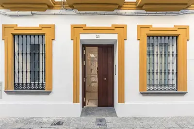 Fachada o entrada de La Joya de Santa Cruz Calle Vírgenes 21