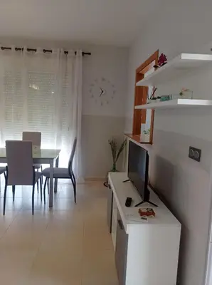 Una televisión o centro de entretenimiento en APARTAMENTOS TURISTICOS LAS CINCO JOYAS