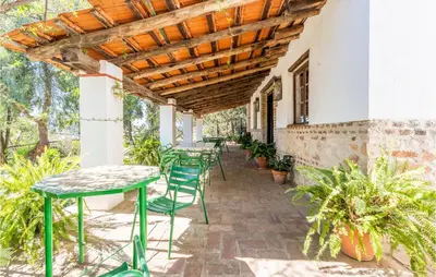 Un balcón o terraza de Lovely Home In Cazalla De La Sierra