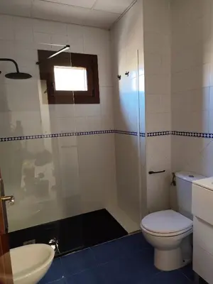 Un baño de FIBES Lux Sevilla Este.