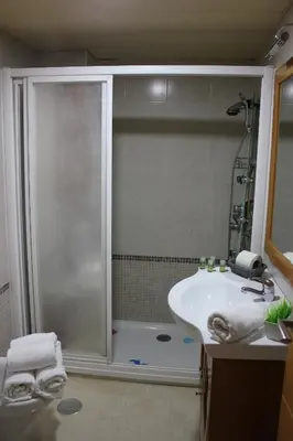 Un baño de APARTAMENTO LA PICONERA Con piscina a 350 metros