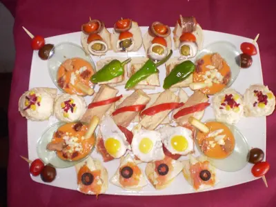 Comida en o cerca de este hotel
