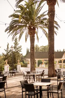 Un restaurante o sitio para comer en DWO Finca Los Abetos