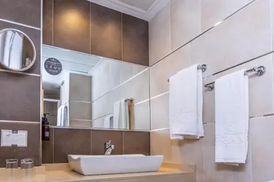 Un baño de Hotel Serrano